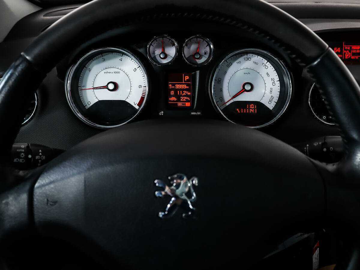 Купить Peugeot 308 с пробегом. Фото: #16