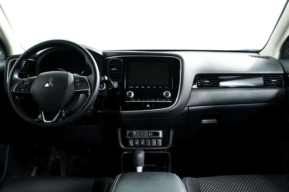 Купить Mitsubishi Outlander с пробегом. Фото: #10