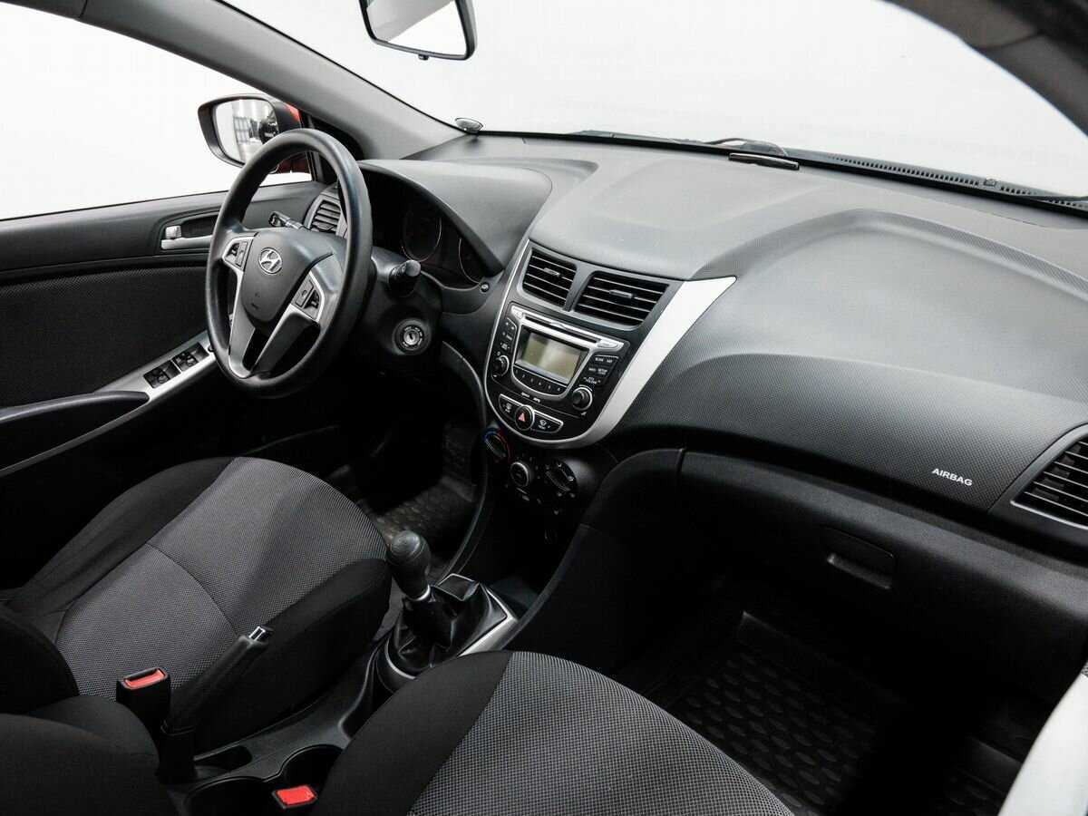 Купить Hyundai Solaris с пробегом. Фото: #7