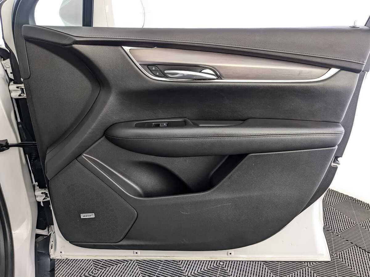 Купить Cadillac XT5 с пробегом. Фото: #18
