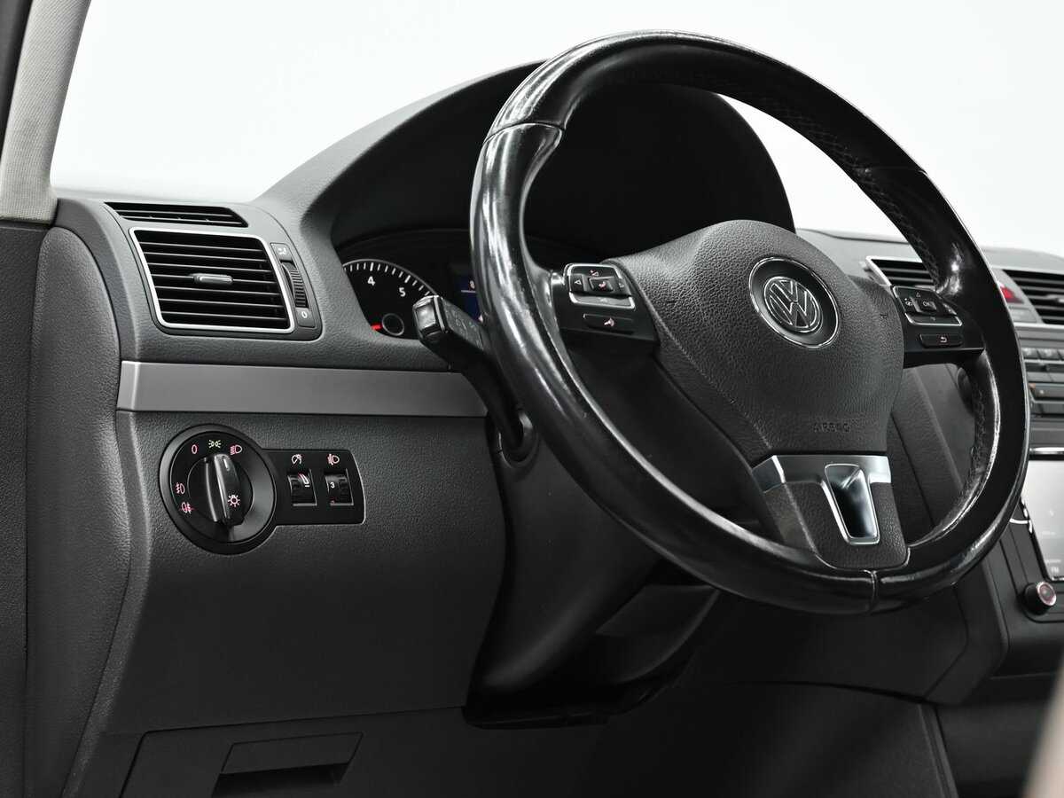 Купить Volkswagen Touran с пробегом. Фото: #6