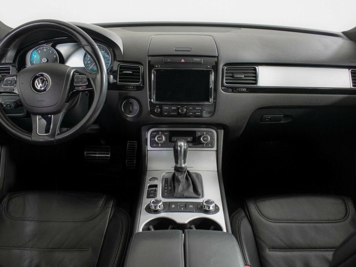 Купить Volkswagen Touareg с пробегом. Фото: #10