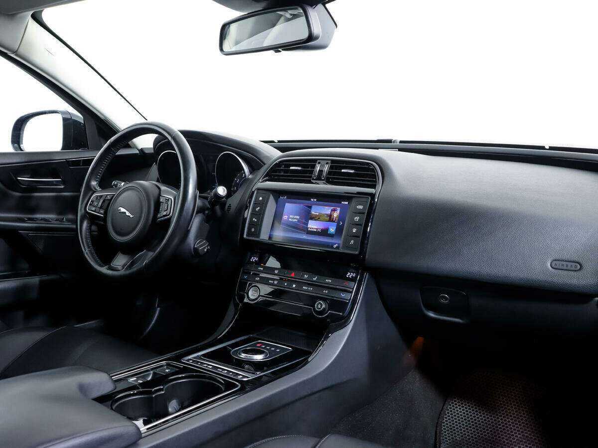 Купить Jaguar XE с пробегом. Фото: #8