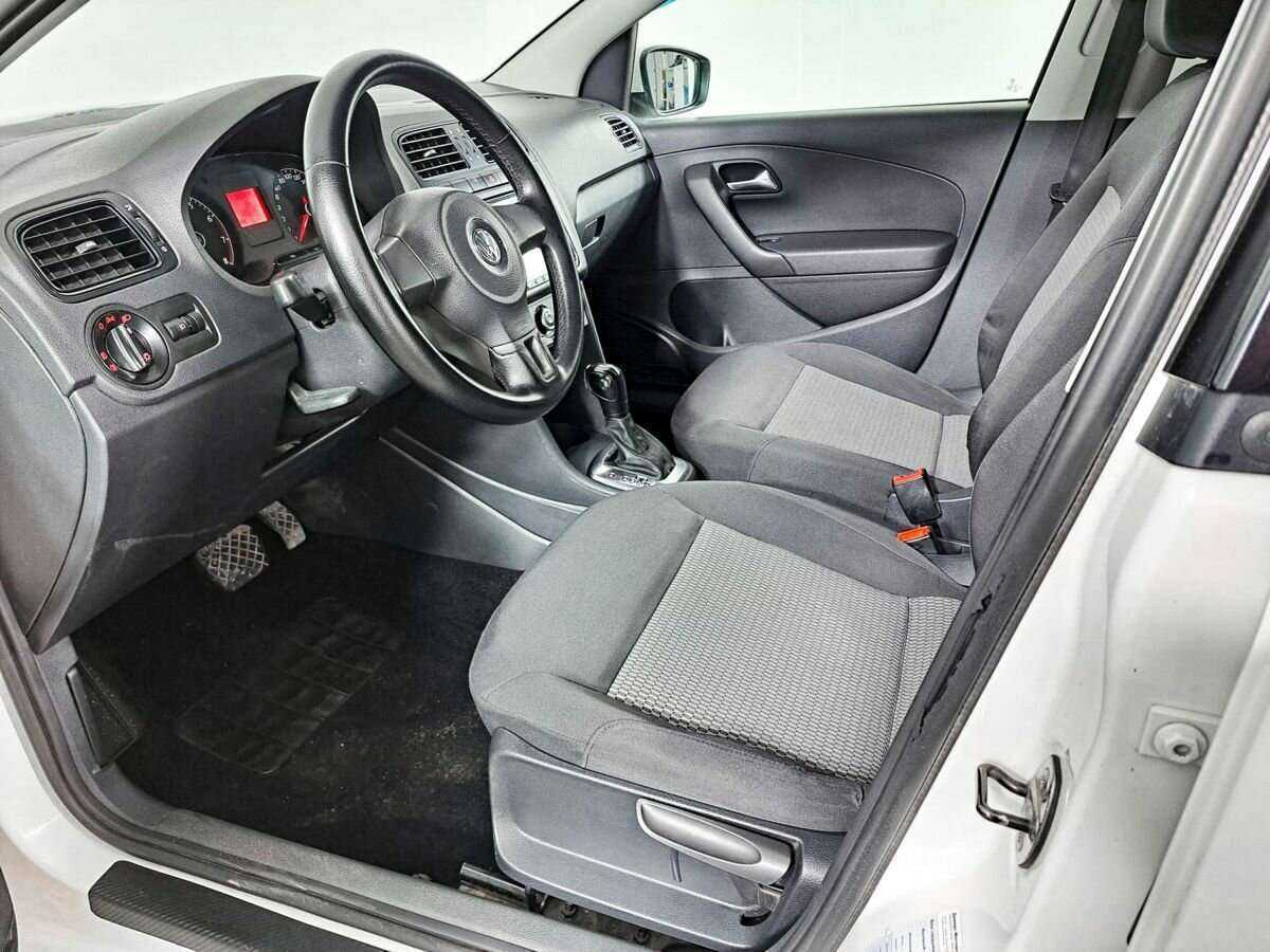 Купить Volkswagen Polo с пробегом. Фото: #12