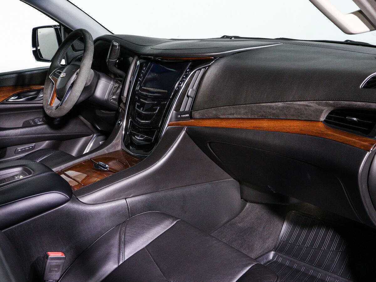 Купить Cadillac Escalade с пробегом. Фото: #8