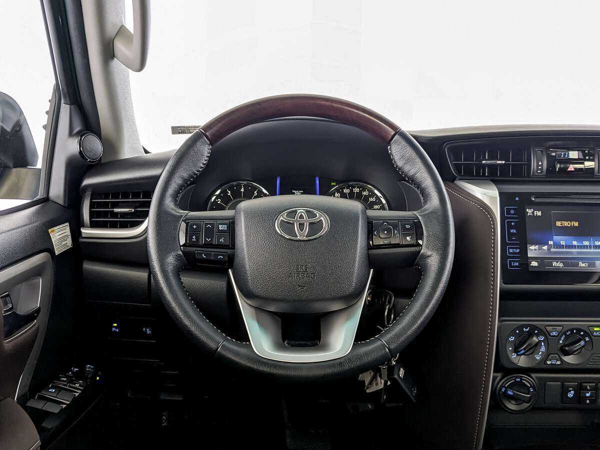 Купить Toyota Fortuner с пробегом. Фото: #16