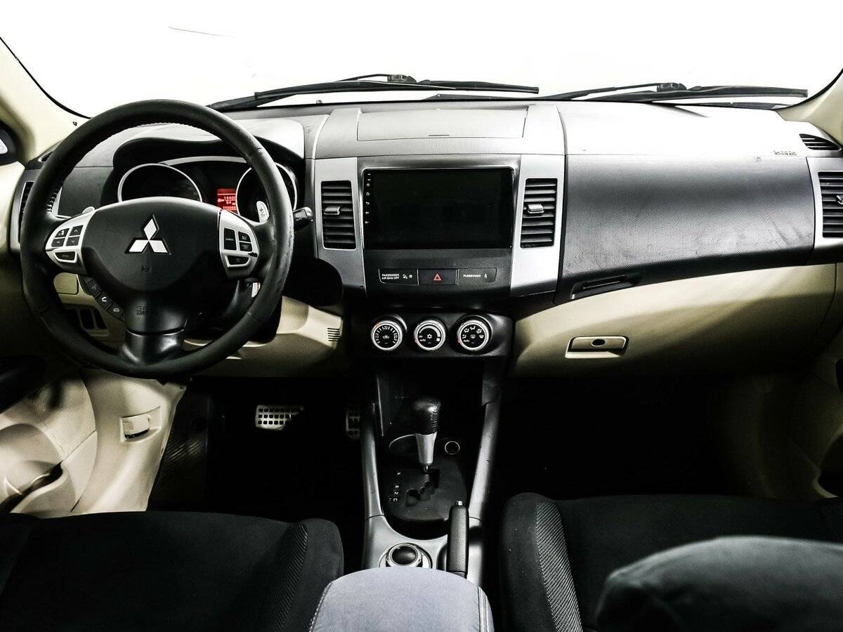 Купить Mitsubishi Outlander с пробегом. Фото: #10