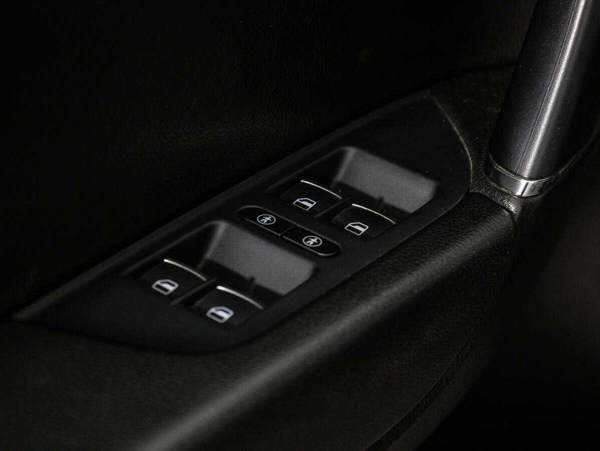 Купить Volkswagen Touareg с пробегом. Фото: #15