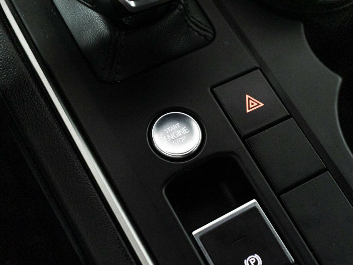 Купить Volkswagen Touareg с пробегом. Фото: #21