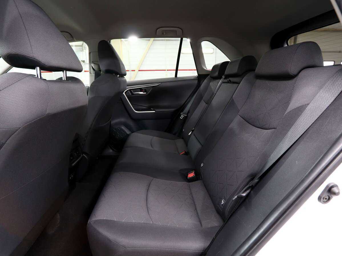 Купить Toyota RAV4 с пробегом. Фото: #17