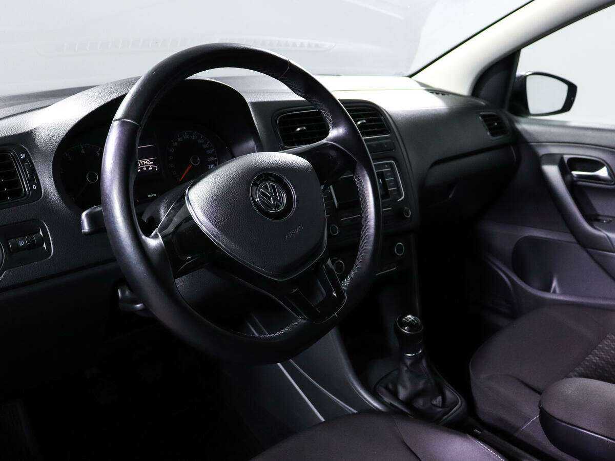 Купить Volkswagen Polo с пробегом. Фото: #10