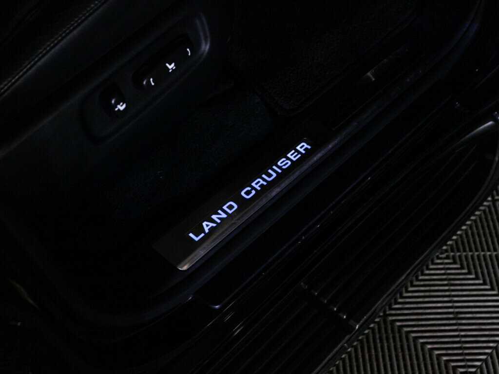 Купить Toyota Land Cruiser с пробегом. Фото: #34