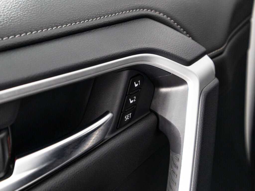 Купить Toyota RAV4 с пробегом. Фото: #16