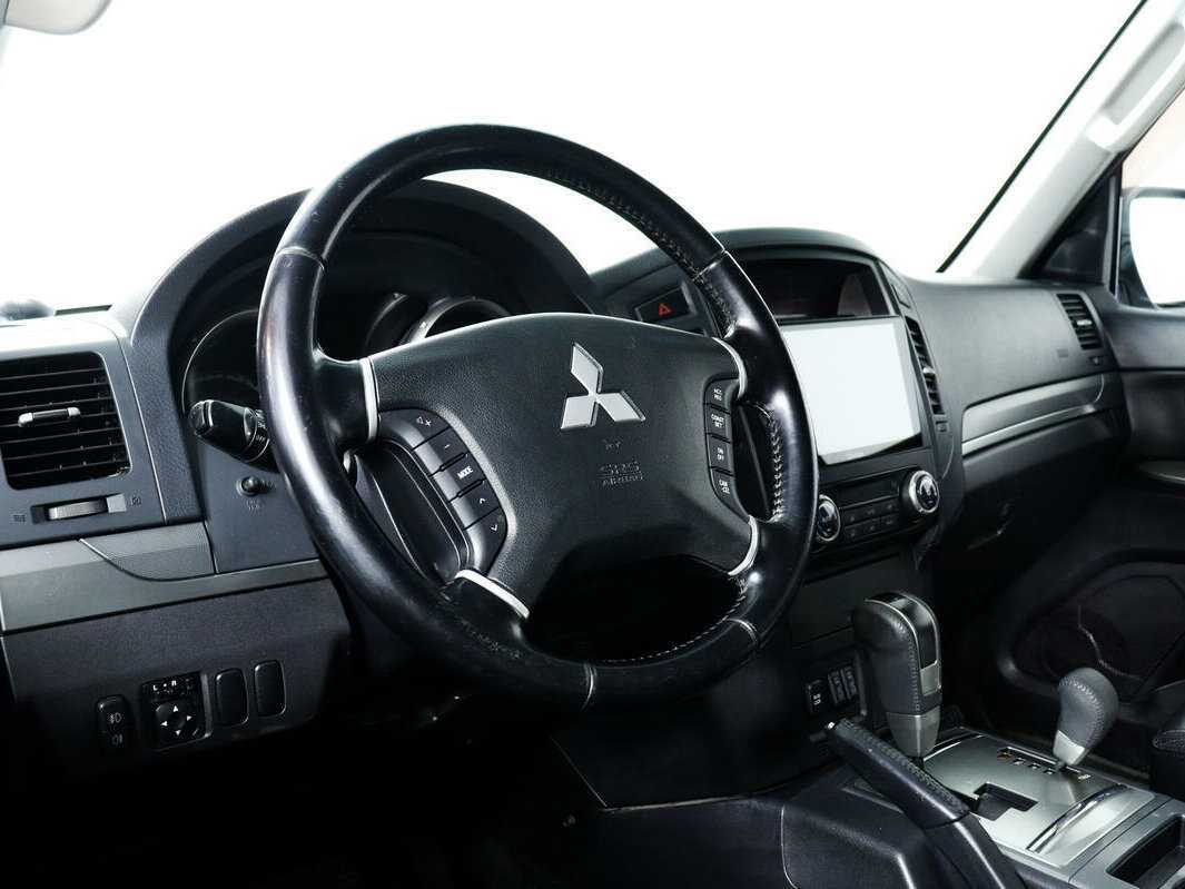 Купить Mitsubishi Pajero с пробегом. Фото: #10