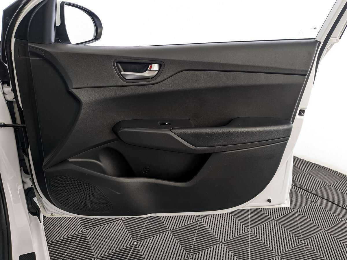 Купить Hyundai Solaris с пробегом. Фото: #20