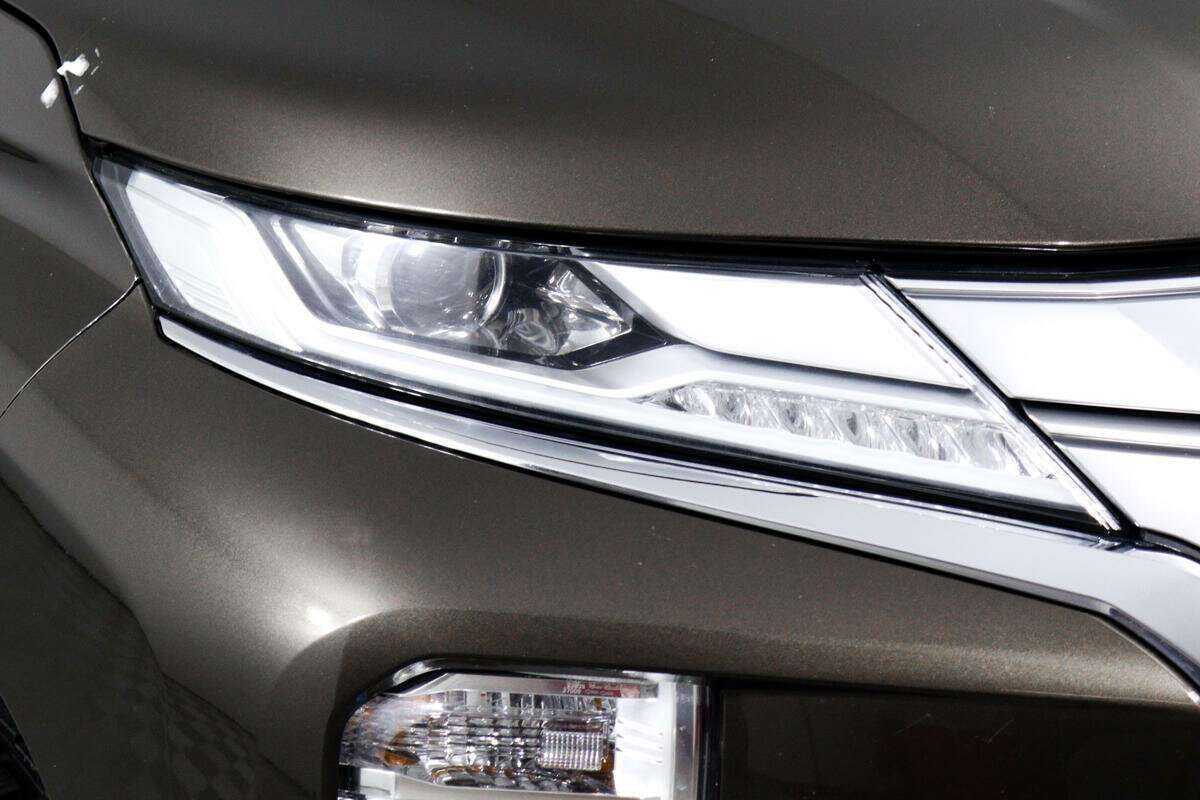 Купить Mitsubishi Montero Sport с пробегом. Фото: #15