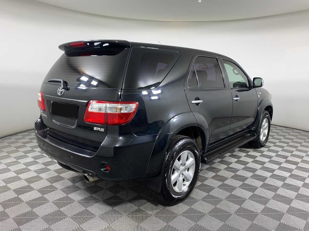 Купить Toyota Fortuner с пробегом. Фото: #4