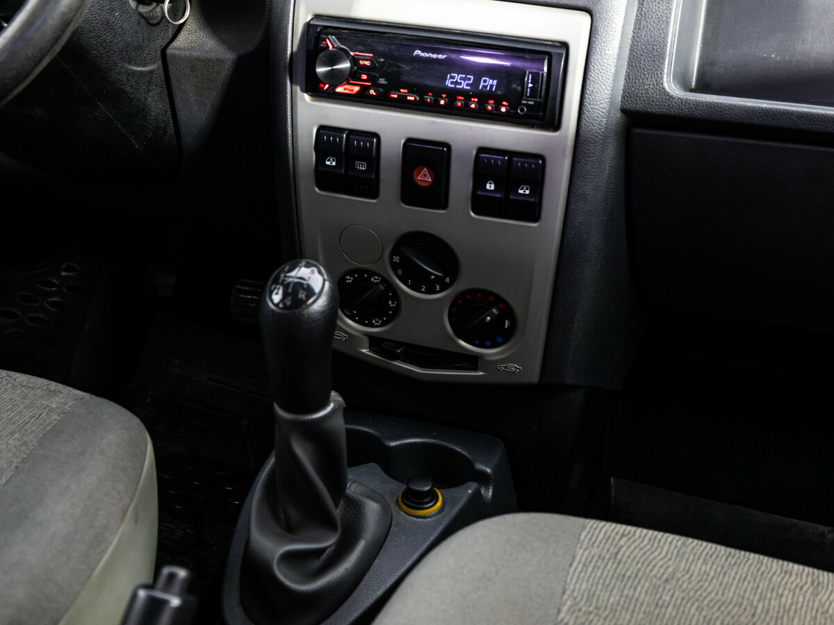Купить Renault Logan с пробегом. Фото: #8