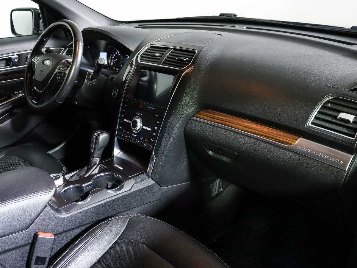 Купить Ford Explorer с пробегом. Фото: #7