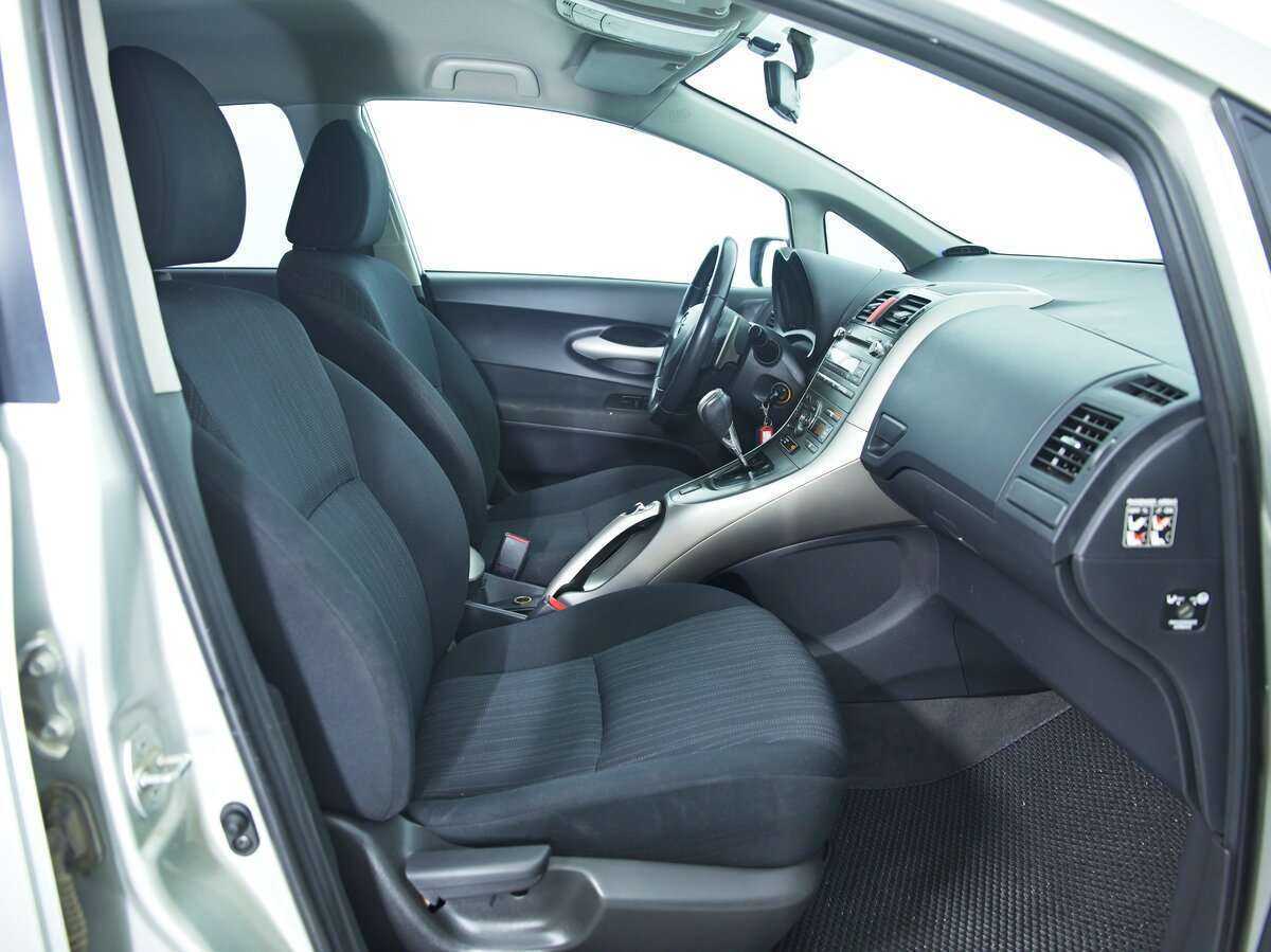Купить Toyota Auris с пробегом. Фото: #9