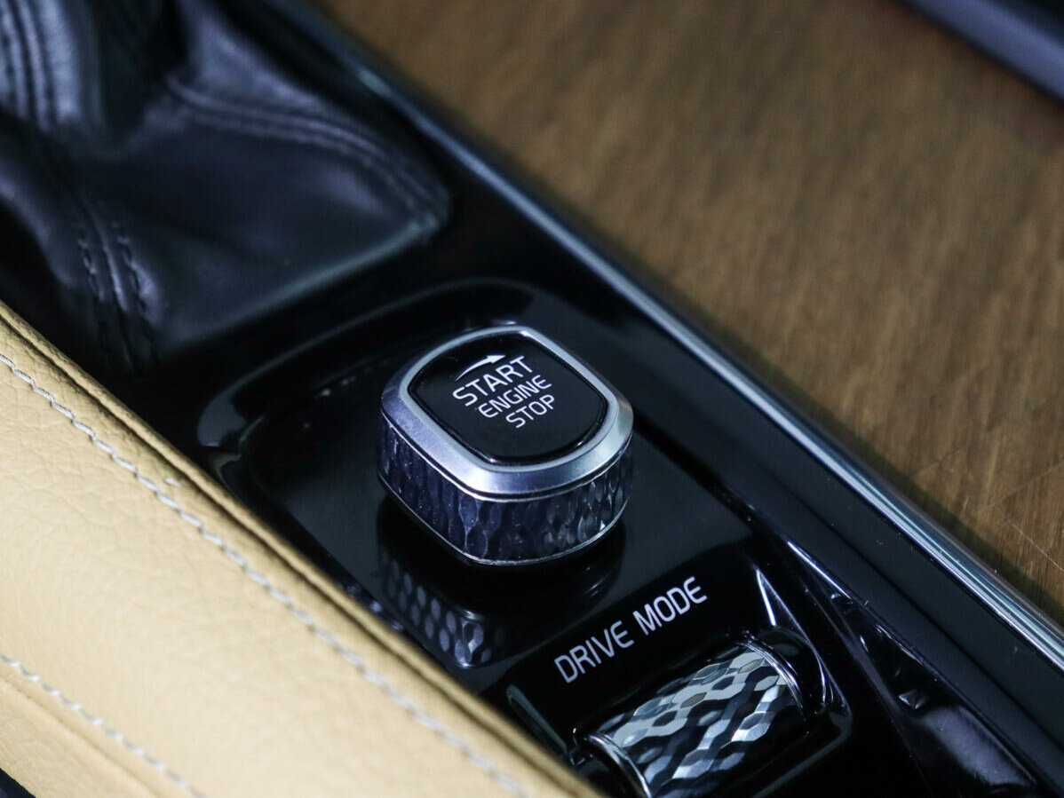Купить Volvo S90 с пробегом. Фото: #15