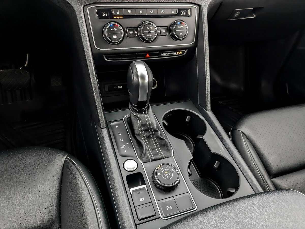 Купить Volkswagen Teramont с пробегом. Фото: #21