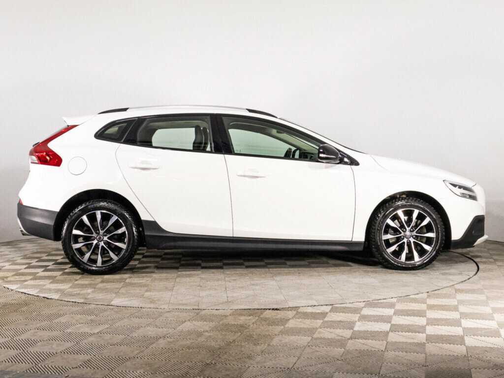 Купить Volvo V40 Cross Country с пробегом. Фото: #3