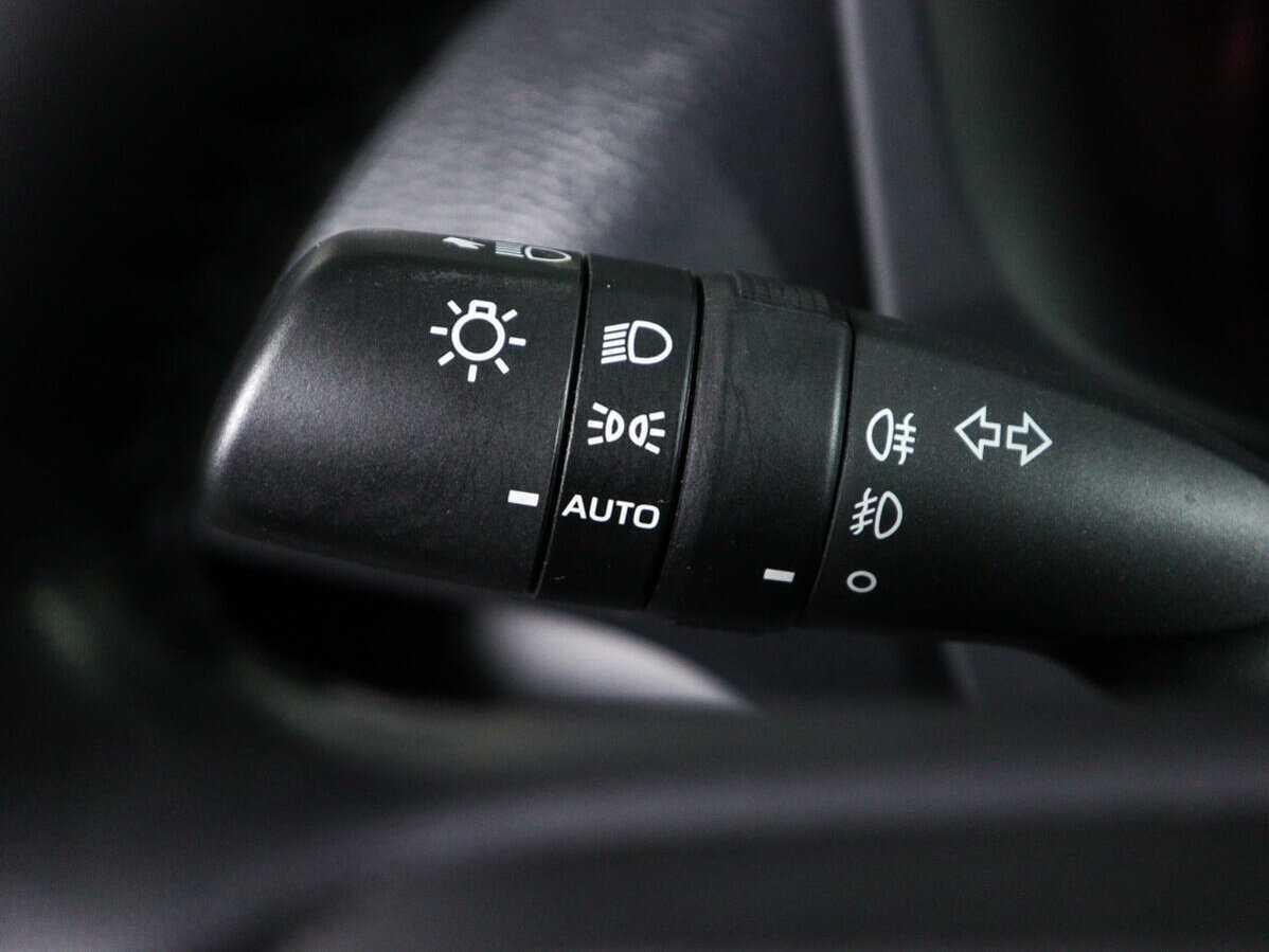 Купить Toyota RAV4 с пробегом. Фото: #18