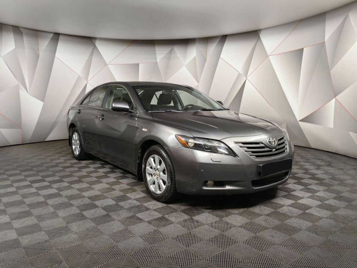 Купить Toyota Camry с пробегом. Фото: #2