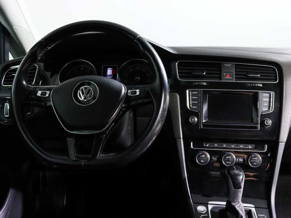 Купить Volkswagen Golf с пробегом. Фото: #9