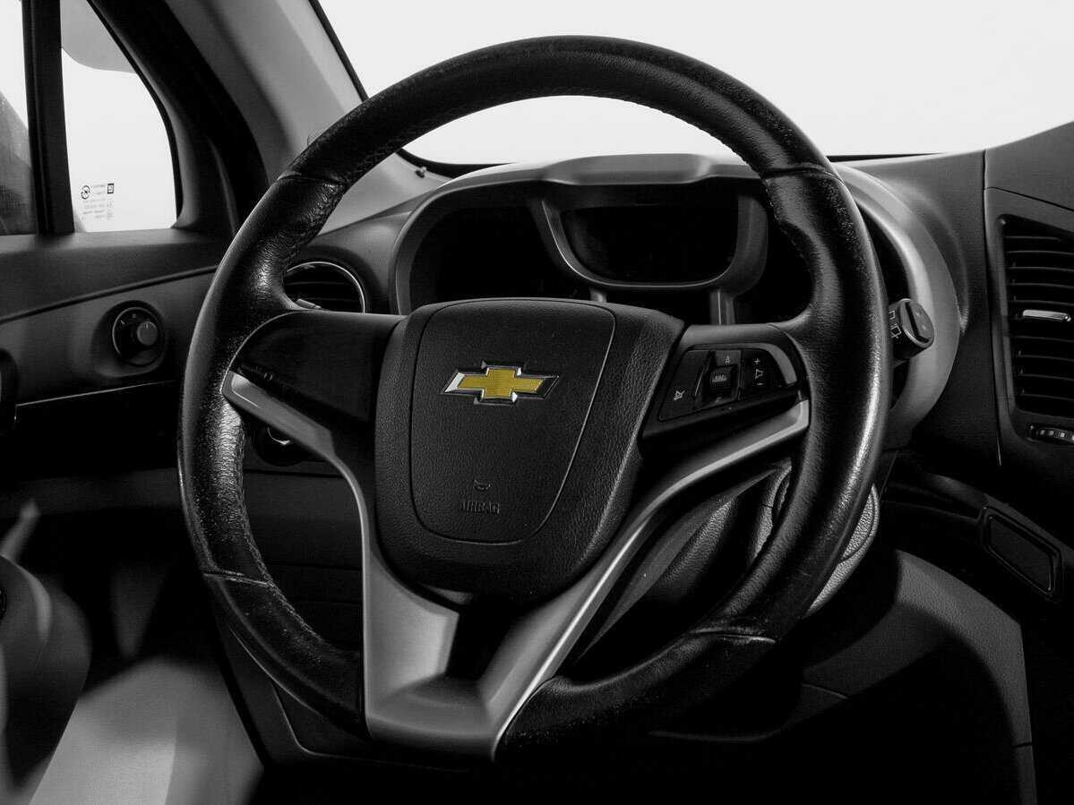 Купить Chevrolet Orlando с пробегом. Фото: #13