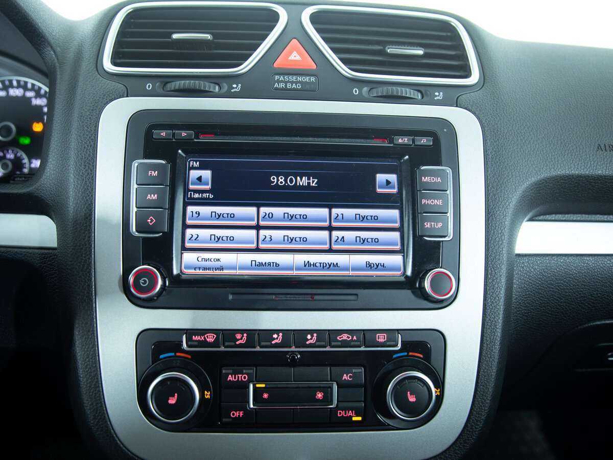 Купить Volkswagen Scirocco с пробегом. Фото: #13