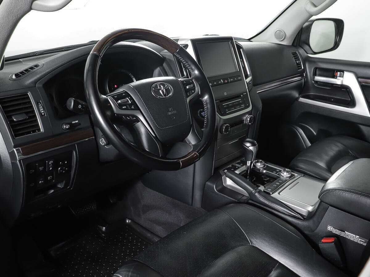 Купить Toyota Land Cruiser с пробегом. Фото: #11