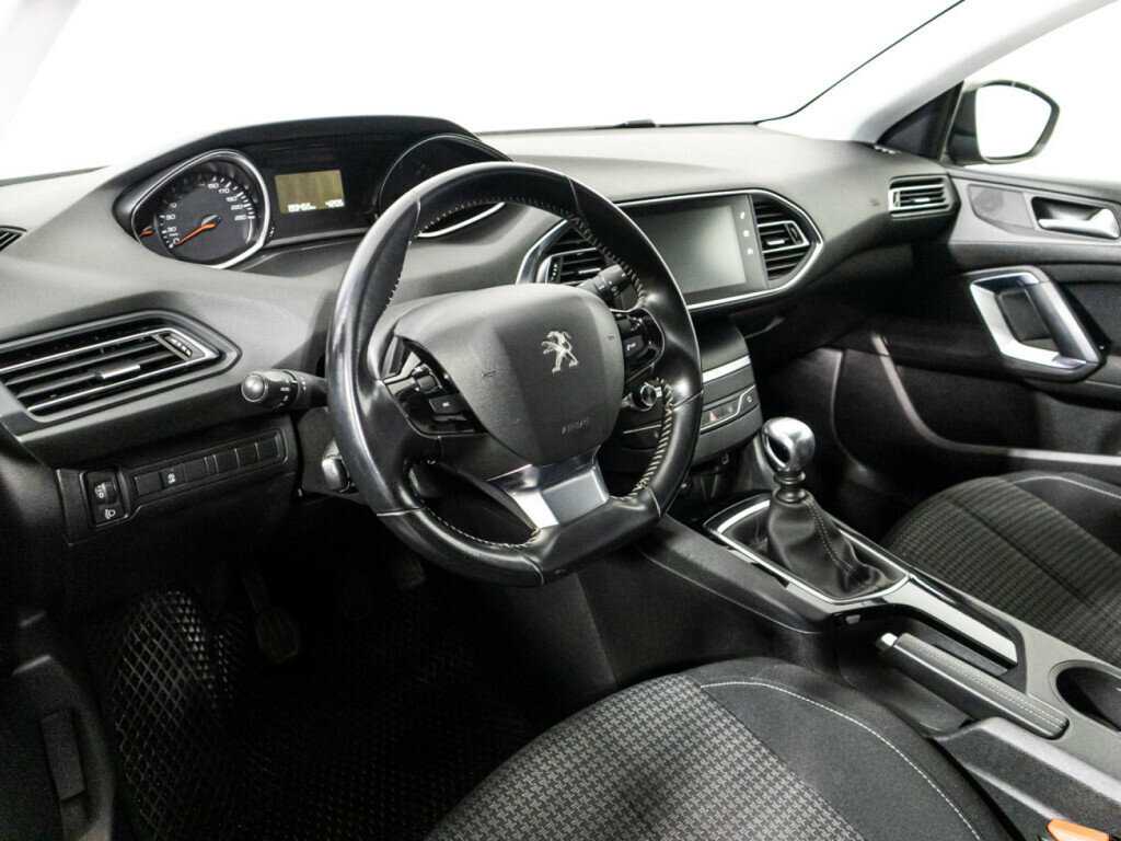 Купить Peugeot 308 с пробегом. Фото: #10