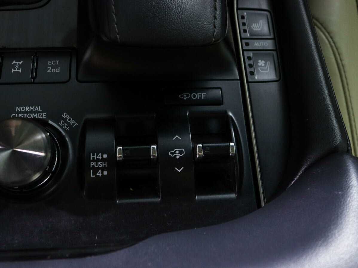 Купить Lexus LX с пробегом. Фото: #21