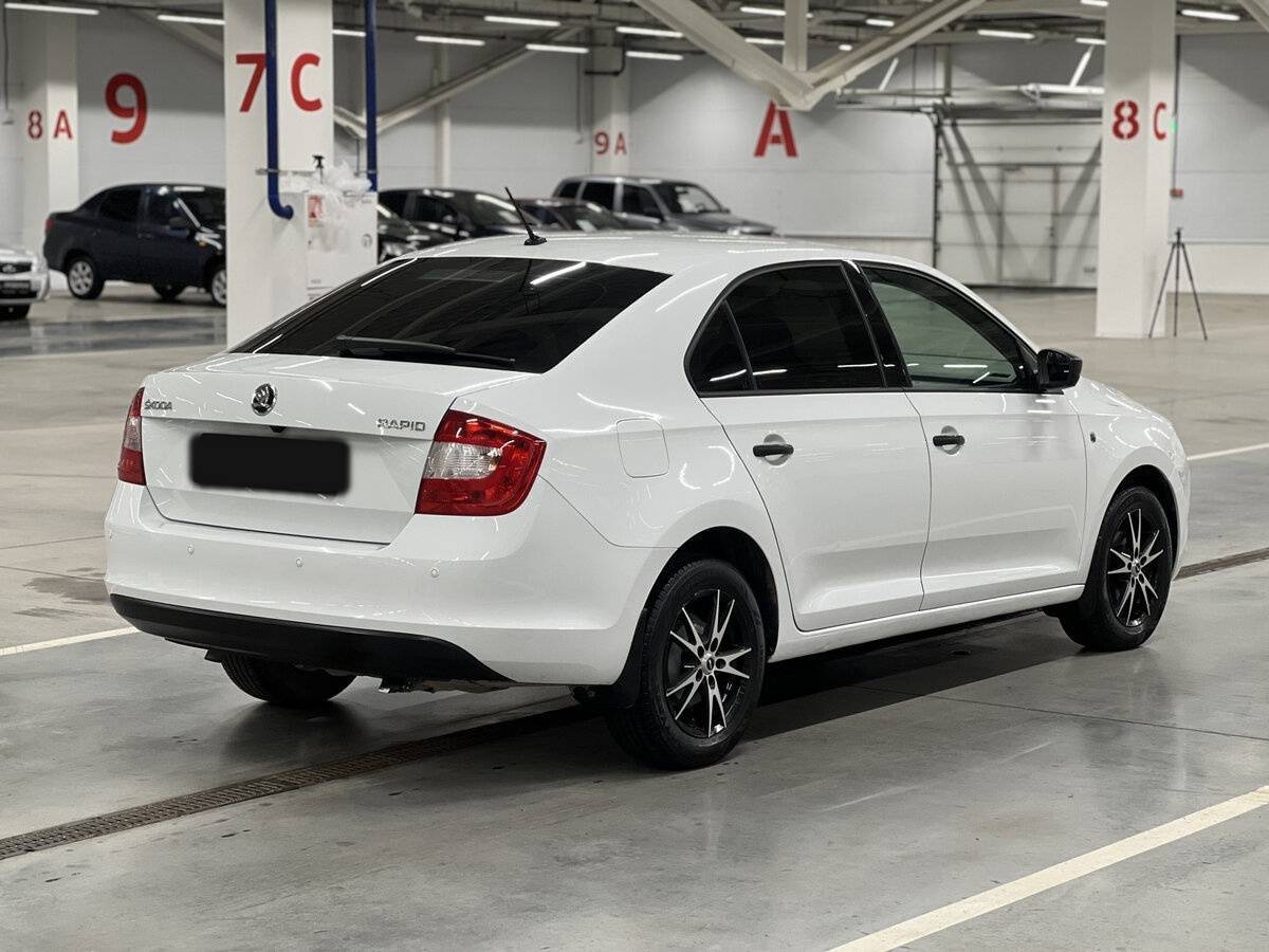 Купить Skoda Rapid с пробегом. Фото: #4