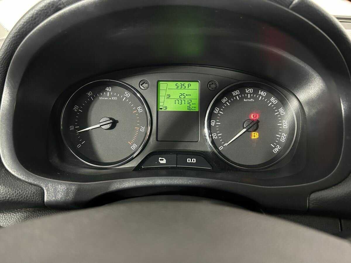Купить Skoda Fabia с пробегом. Фото: #10
