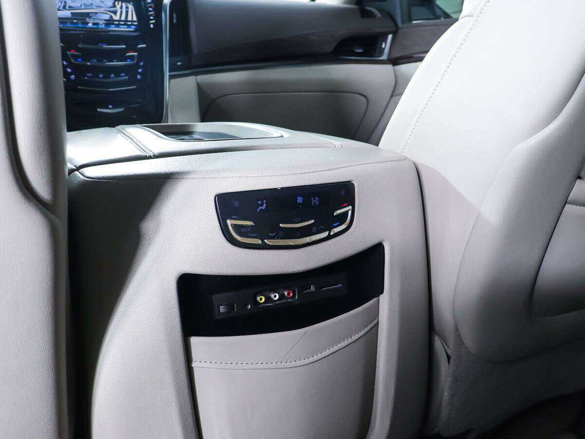 Купить Cadillac Escalade с пробегом. Фото: #11