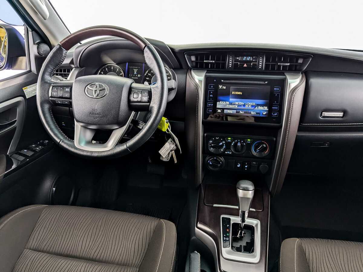 Купить Toyota Fortuner с пробегом. Фото: #23