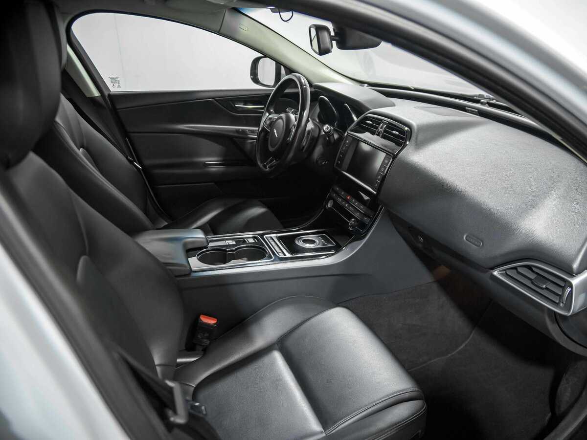 Купить Jaguar XE с пробегом. Фото: #16