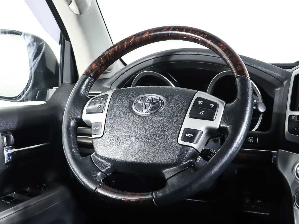 Купить Toyota Land Cruiser с пробегом. Фото: #17