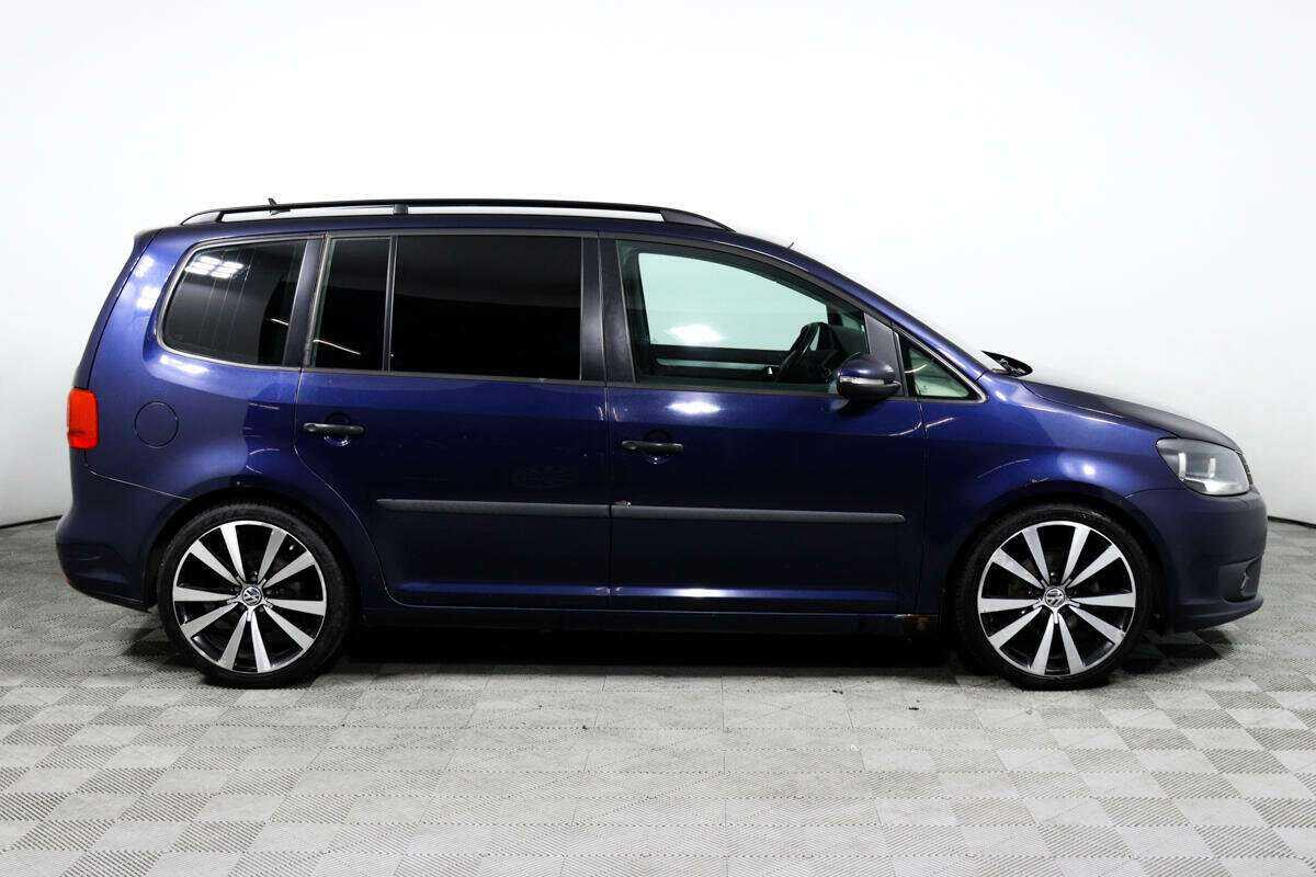 Купить Volkswagen Touran с пробегом. Фото: #3