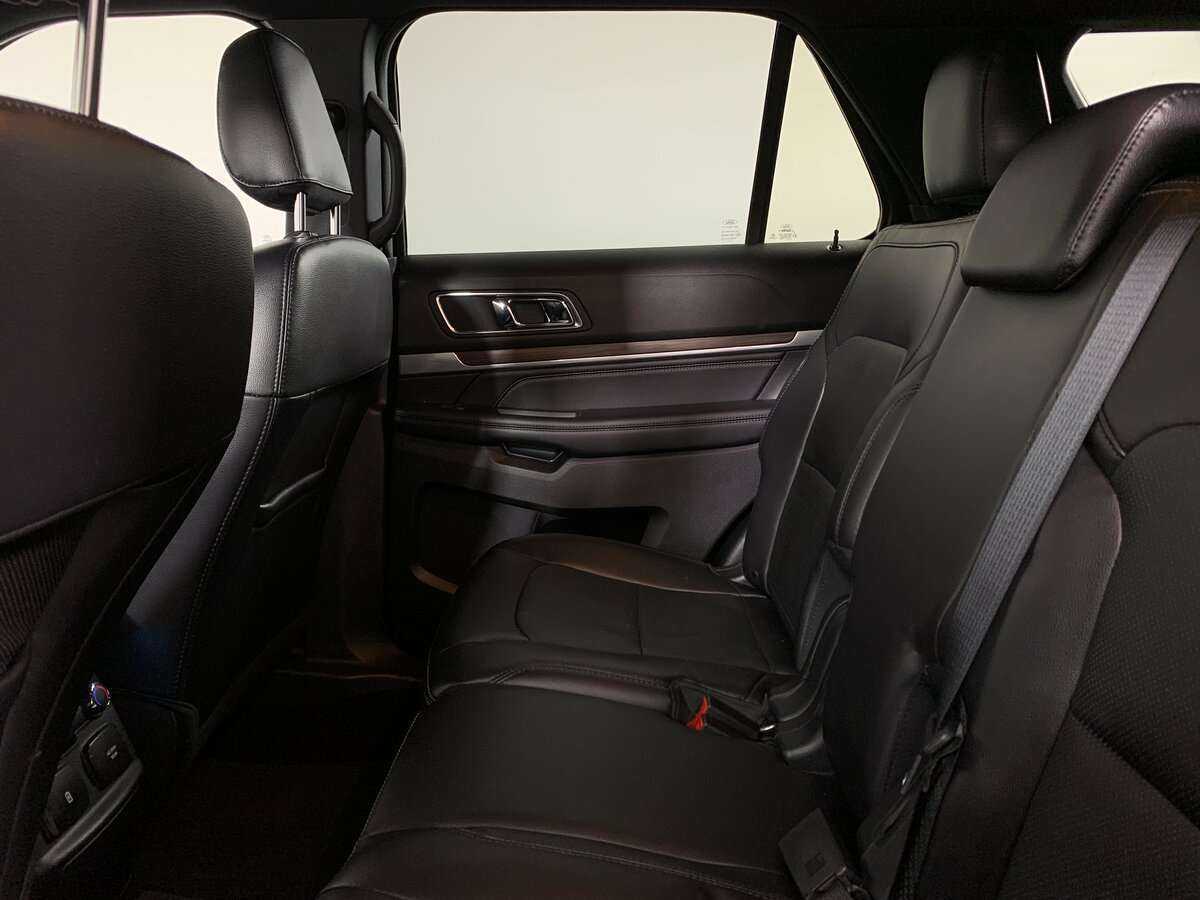 Купить Ford Explorer с пробегом. Фото: #18