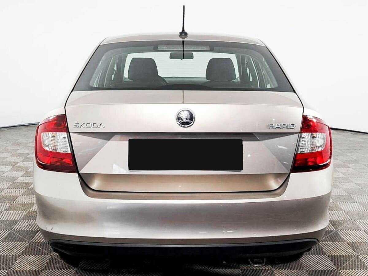 Купить Skoda Rapid с пробегом. Фото: #4