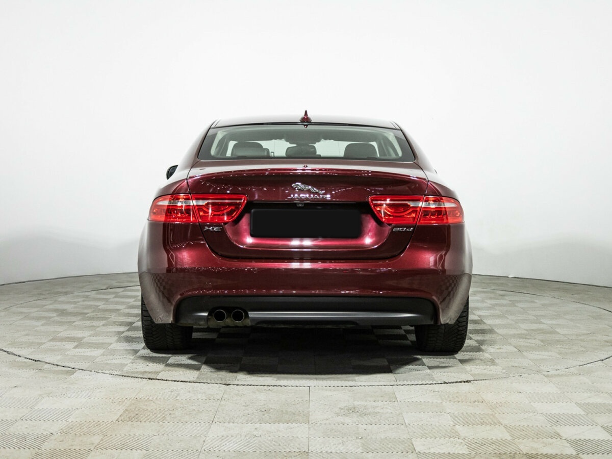Купить Jaguar XE с пробегом. Фото: #4