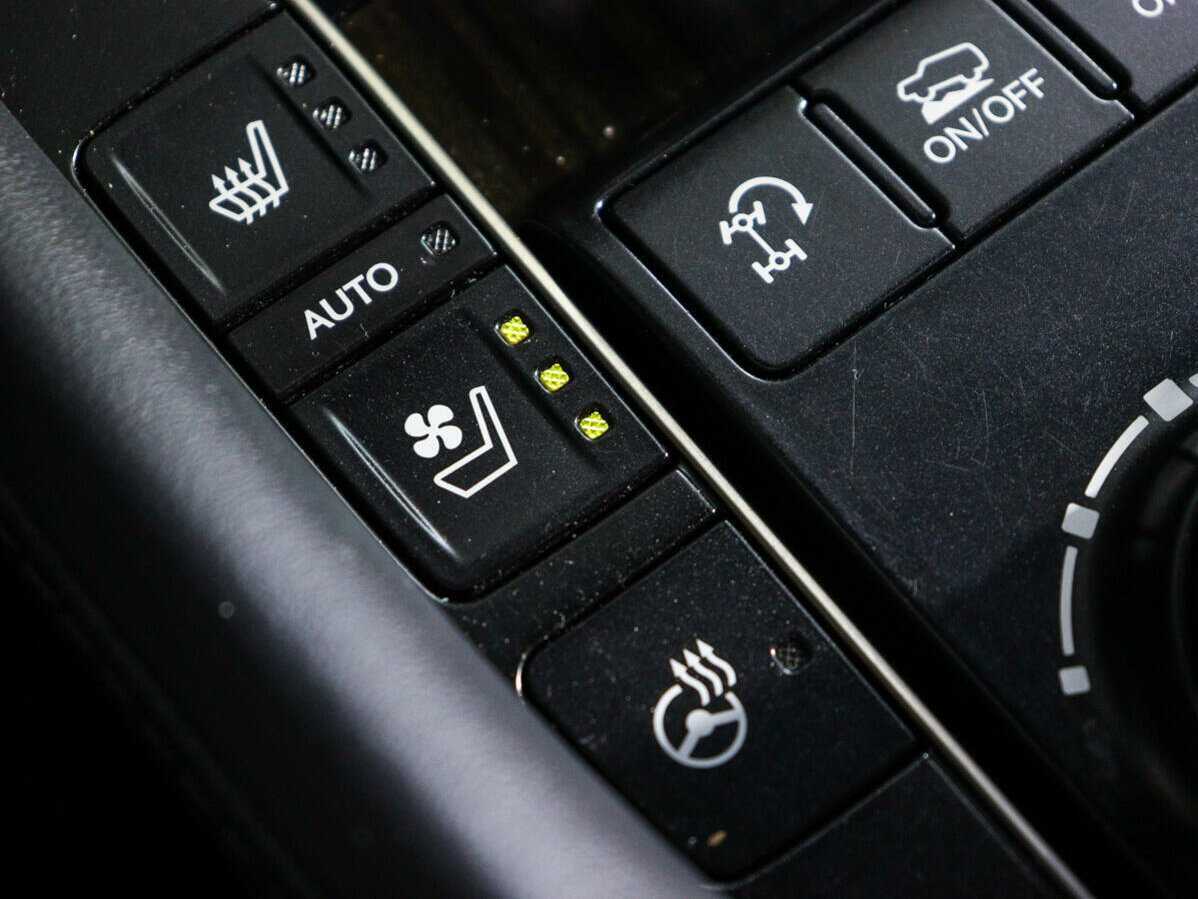 Купить Lexus LX с пробегом. Фото: #22