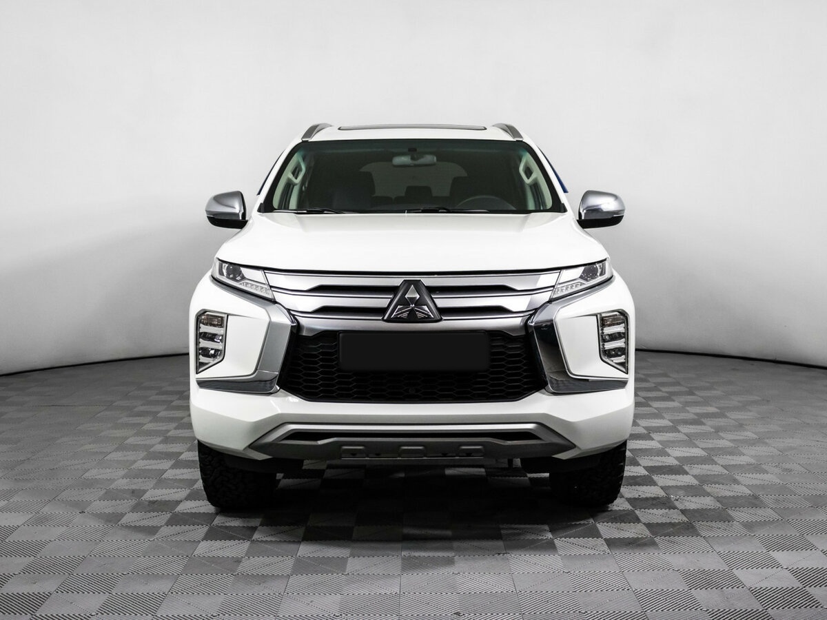 Купить Mitsubishi Montero Sport с пробегом. Фото: #1