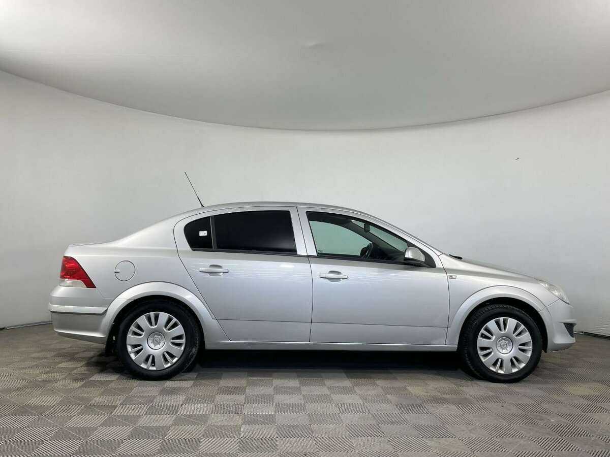 Купить Opel Astra с пробегом. Фото: #2