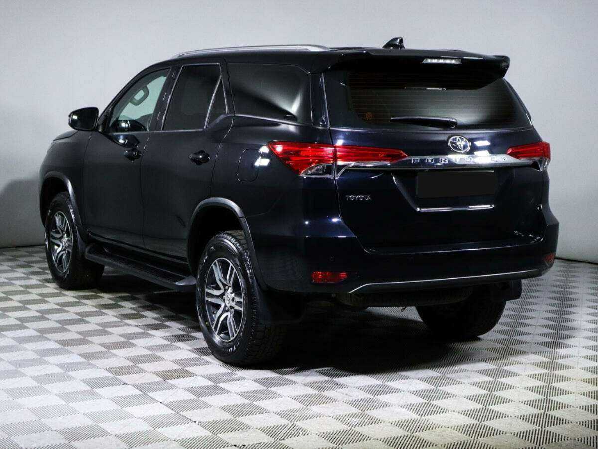 Купить Toyota Fortuner с пробегом. Фото: #5