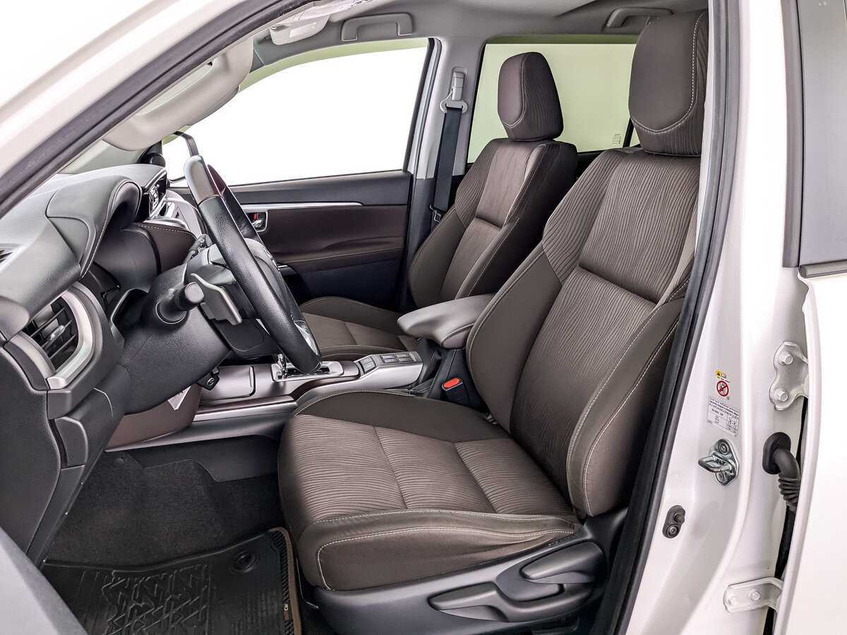 Купить Toyota Fortuner с пробегом. Фото: #18